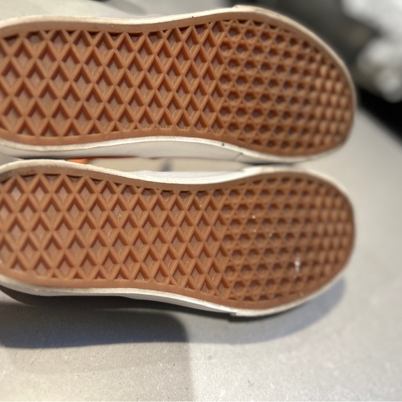 Vans off the Wall skate shoes women’s US 7.5, men’s 6 orange lace-up shoes, NWOT - Picture 9 of 12